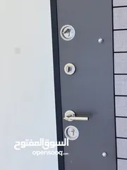  12 شقة ارضية/ 175م تدفئة مركزية راكبة تعمل على الغاز/ ترس امامي واسع/ موقع مميز