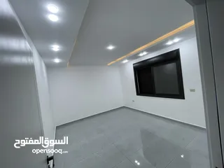  11 اربد الراهبات شقة جديدة فاخرة فارغة للايجار مساحة 155م بالقرب من سوبر ماركت mk للطلاب طالبات فقط