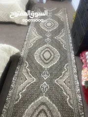  2 سجاد عجمي ممر طول3متر  وعرض متر بحالة ممتازة شبه جديده