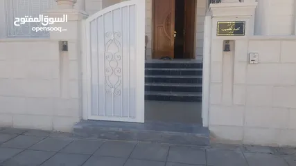  3 فيلا اربع واجهات حجر