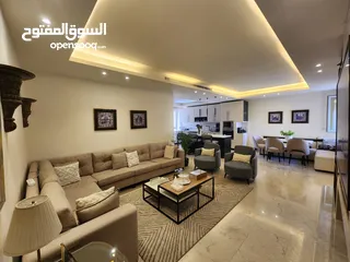  1 شقة فاخرة فارغة للبيع او للإيجار بمواصفات فيلا - ref : 14560