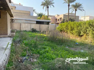  1 دار للبيع يعتبر ارض في اليرموك محله 616 واجهه 20 نزال 40 قرب جامع الشواف