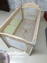  15 تخت بيبي نظيف جدا قابل للطي مثل ما هو وضح بالصور  عربايه مشي للاطفال تفتح وتسكر بحاله جيده جدا