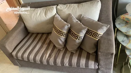  2 كنب جلوس للبيع بحاله جيده جداً