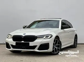  4 الحبه المميزه بلون الأبيض اللؤلؤي المميز للبيع على(الكاش فقط) Bmw 530e 2022 M