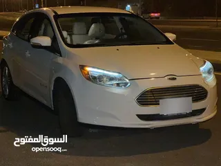  2 فورد فوكس كهرباء 2015 نظيفة جداً للبيع بسعر ممتاز
