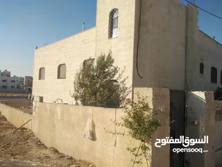  5 بيت مستقل للبيع في منطقة العبدلية بالقرب من مسجد خالد بن الوليد