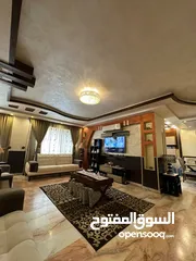  19 شقة ارضية بحي الصحابة مميزة بمساحة 180 داخلي و 40 متر ترس  مغلق بقرميد و شبابيك دبل جلاس