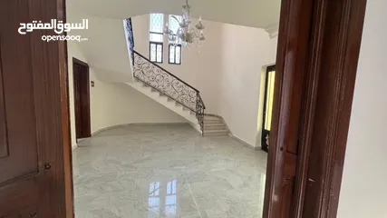  11 Well-Maintained Villa in Umm Al Summaq / فيلا بحالة ممتازة في أم السماق
