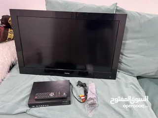  1 شاشه هاير 32 بوصة عاديه مع الريموت الأصلي ورسيفر وستاند كامل اغراض 20 دينار فقط HDMI 32 inch no