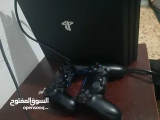  1 بلاستيشن 4 برو مع حساب العاب مجاني