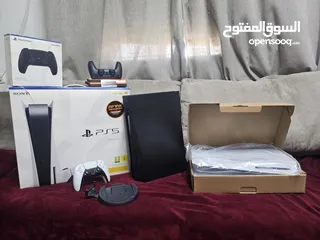  1 PS5  2 controls white and black  825G CFI-1216A بلايستيشن 5 يدات تحكم عدد 2  أحدث موديل مع 3 سيدي