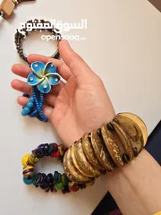  3 أساور خشب وواحدة حديد (بني أزرق ملون)