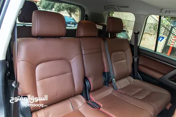  5 Toyota Land Cruiser 2021 Gx-r V6   السيارة بحالة الوكالة و قطعت مسافة 48,000 كيلو