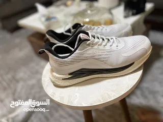  11 مجموعة كاملة من الأحذية الرياضيه ماركات اصلية بحالة وكالة