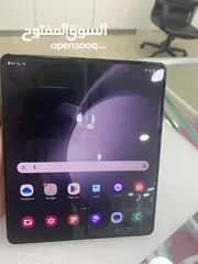  8 Z Fold5 حاله ممتازه  استيكر الشركه موجود عليه  512gb ذاكره  12gb رام  مفيش فيه خربوش كسر زيرو