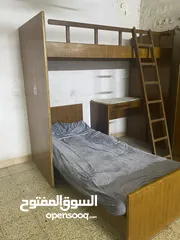  4 غرفه صاج نظيفه ام الطابقين مع مكتبه لصق