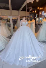  13 شروة مجموعة من بدل الابيض و الملون و فساتين السهرة