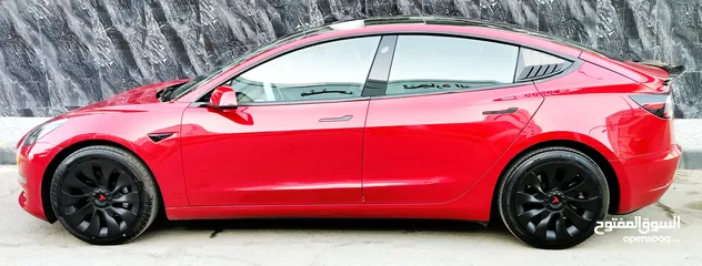  27 تيسلا 2023 model 3 فحص كامل 4 جــيــد ممشى قليل 18 الف بحالة الوكالة لون مميز بسعر لقطة ومحروووق