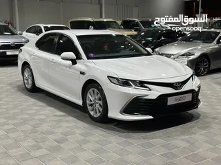  2 Toyota Camry LE