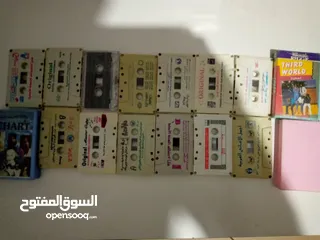  4 أشرطة كاسيت اجنبي وعربي أكثر من 350 شريط فيهم نسخ اصليه TDK وميوزك بوكس وفرق عالميه