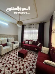  3 منزل مميز للبيع على شارعين موقع مرتفع ومطل