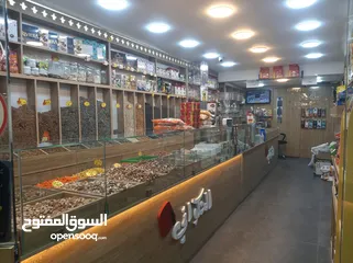  21 محمص للبيع بكامل عدته وديكوره وبضاعته البيع بداعي السفر المحمص يعمل بشكل جيد وقابل للتطوير والتوسيعو
