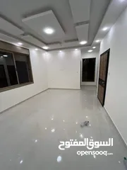  2 شقه جديده طابقيه لها مدخلين سوبر ديلوكس