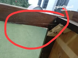  11 طاولة مطبخ أو سفرة صغيرة مع كراسي حديد وجلد