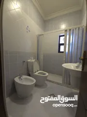  37 شقة غير مفروشة ( جزء من فيلا ) للإيجار ( Property 38640 ) سنوي فقط