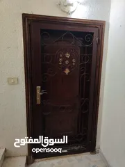  25 شقة أرضية للبيع في ابو نصير 240م مع مدخل مستقل وكراجين وتشطيبات فاخرة وفرش جديد بسعر مميز و اطلالة