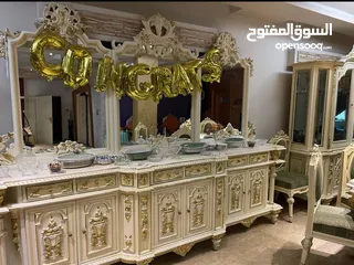  5 طقم سفرة كامل طاولة 8 كراسي مع خزانة فضية و 3 خزانات مع مراة للبيع من المالك