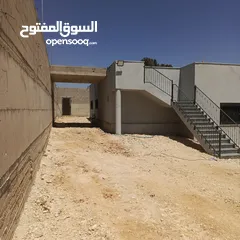  8 للبيع في عابود شاليه مساحة واسعة