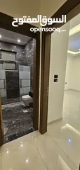  22 شقه مميزه للبيع طابق اول بسعر مغري من المالك مباشره