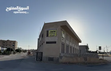  4 مستودعات معارض شارع البتراء اربد للايجار كامل المبنى 7 أبواب 1000 متر 3 طبقات على 3 شوارع