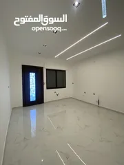  11 شقة فاخرة شبة ارضية 250م داخلي و 200م خارجي في اجمل مناطق طريق المطار قرية النخيل 4 غرف نوم 2 ماستر