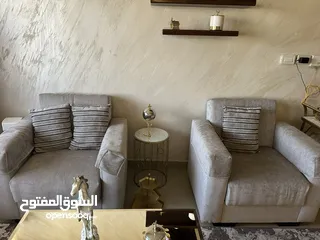  4 طقم كنب مع سفره و بوفيه للبيع