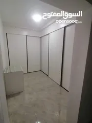  9 نجار مختص لتفصيل