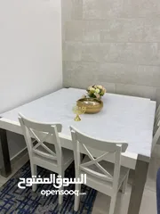  2 طاولة مع كراسي ايكيا