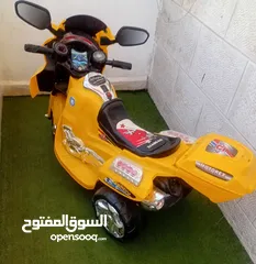  2 سيارة أطفال مستعملة شبه جديدة