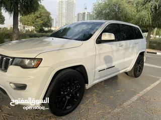  4 Jeep Grand Cherokee 2017 American space