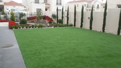  9 عشب صناعي وسياج عشبي