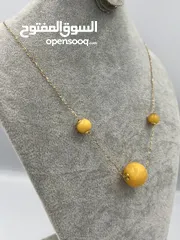  3 قلادة ذهب بكهرمان كلنغرادي نسائية -Women's 18k gold necklace with natural, untreated Clingard amber