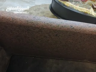  3 طاولة مطبخ رخام إيطالي بحالة ممتازة