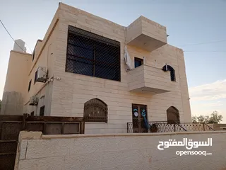  1 بيت مستقل للبيع