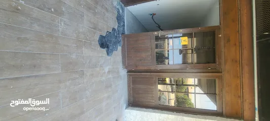  1 باب محل نظيف خشب نظيف