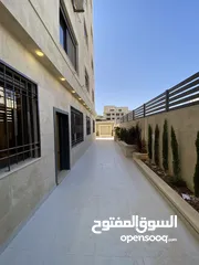  1 شقة فاخر شبة ارضي في طريق المطار الحويطي 170 متر داخلي و خارجي 170 متر بسعر مميز وتشطيب فلل