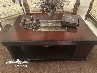  11 غرفة جلوس كاملة بحالة جيده جدا طقم كنب مريح وعملي وخاصة للاطفال مساحة عريضة للجلوس سهل الفك والغسيل