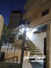  12 منزل مستقل ثلاثة طوابق  موقع مميز في ماركا الشمالية حي العبدلات