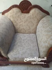  3 طقم كنب لون بيج مستعمل نظيف  اربع كراسي ينفع لغرفة جلوس كبيرة